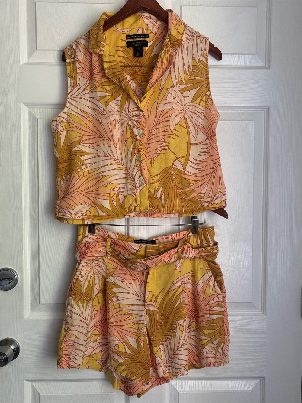 TAHARI Palm Print Linen Shorts Set European Flax size 10 Sleeveless top Medium